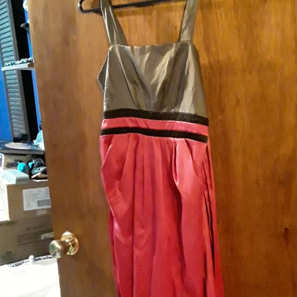 Dresses - Picture 3 of 8